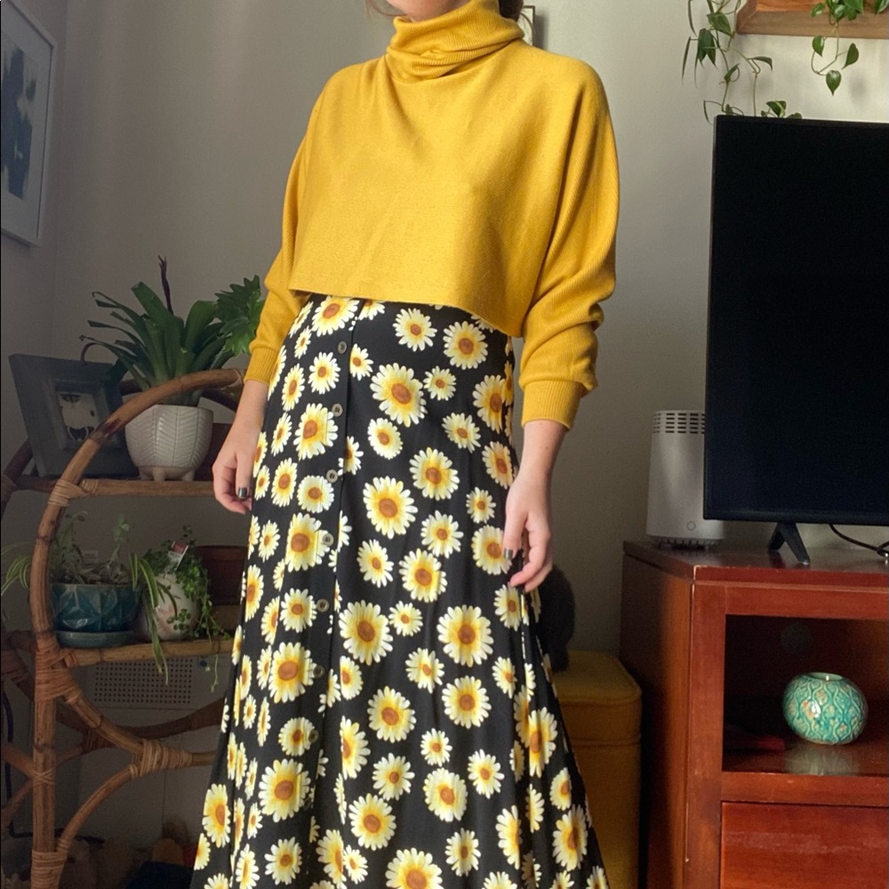 Selling as a pair!! Yellow turtle neck with maxi sunflower skirt